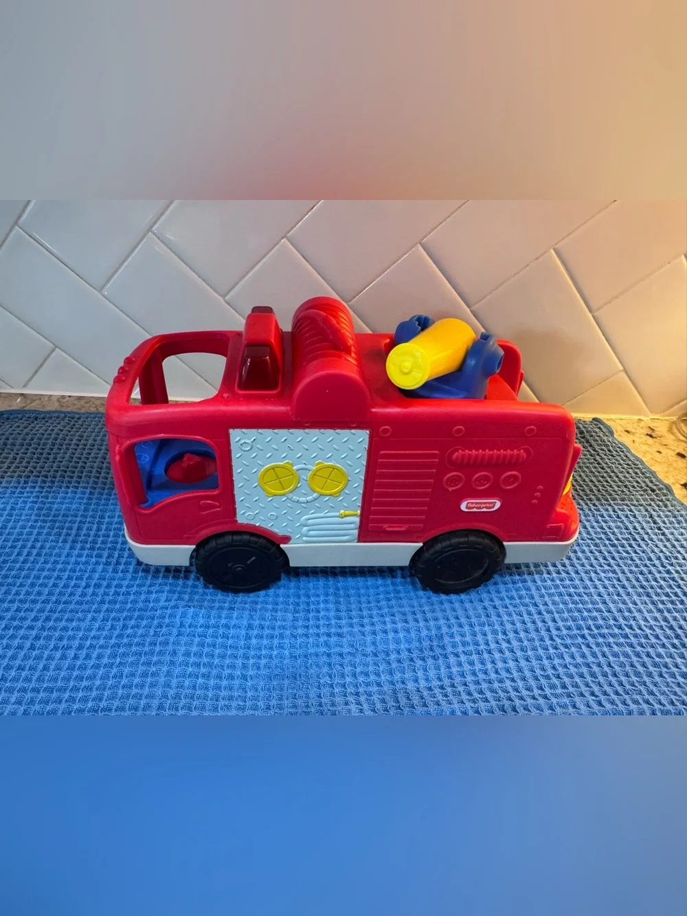Fisher-Price/little people  Fire Truck Toy with fireman